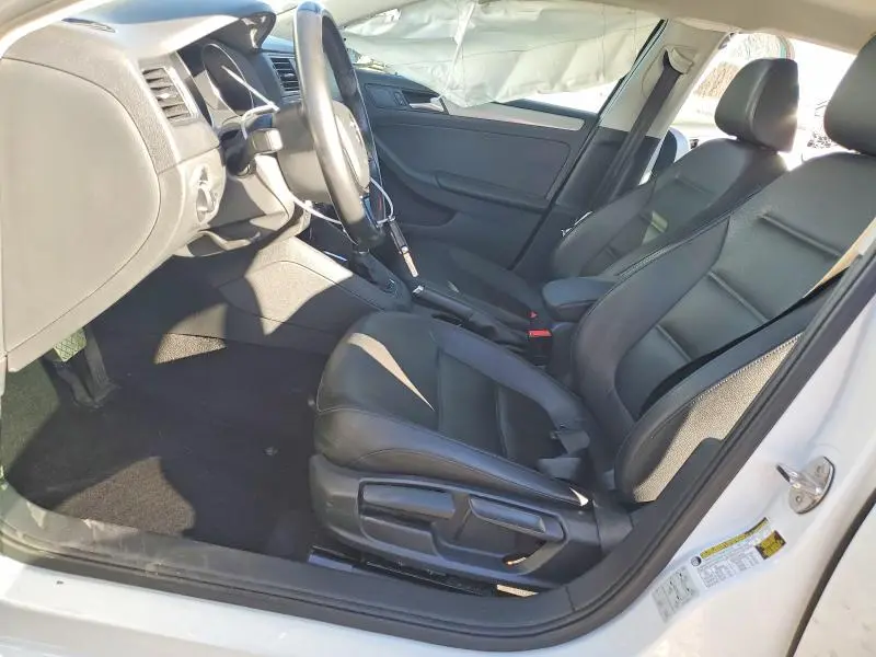 2016 VOLKSWAGEN JETTA SE  