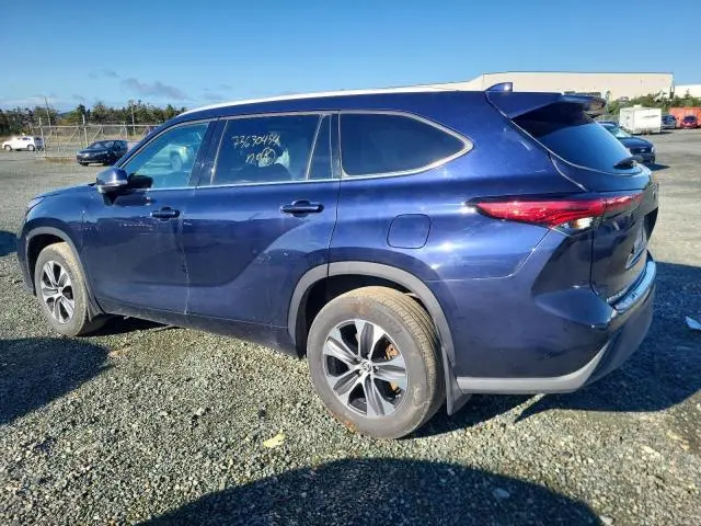 2022 TOYOTA HIGHLANDER XLE  