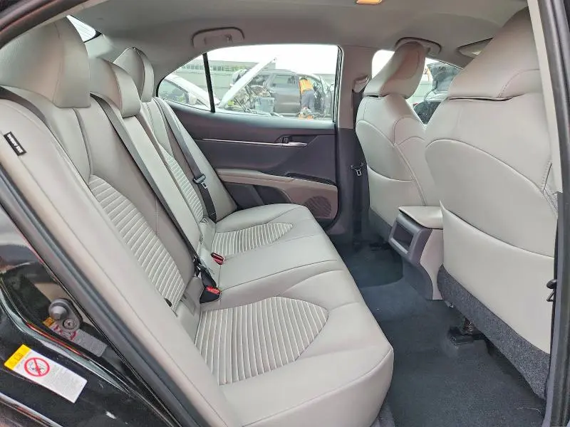 2018 TOYOTA CAMRY SE  