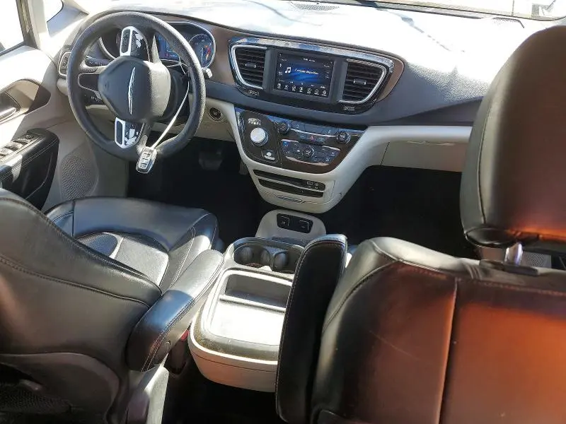 2020 CHRYSLER VOYAGER LXI  