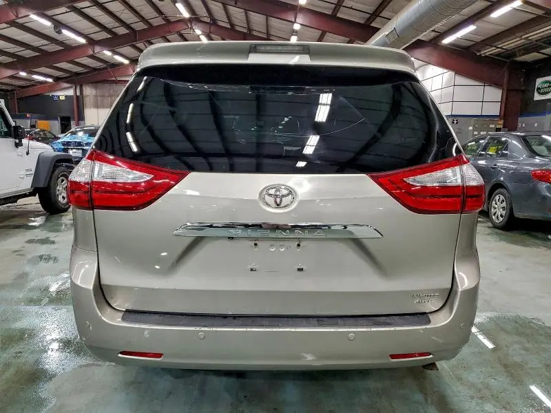 2017 TOYOTA SIENNA XLE  