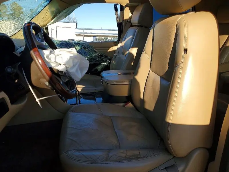 2011 CADILLAC ESCALADE LUXURY  