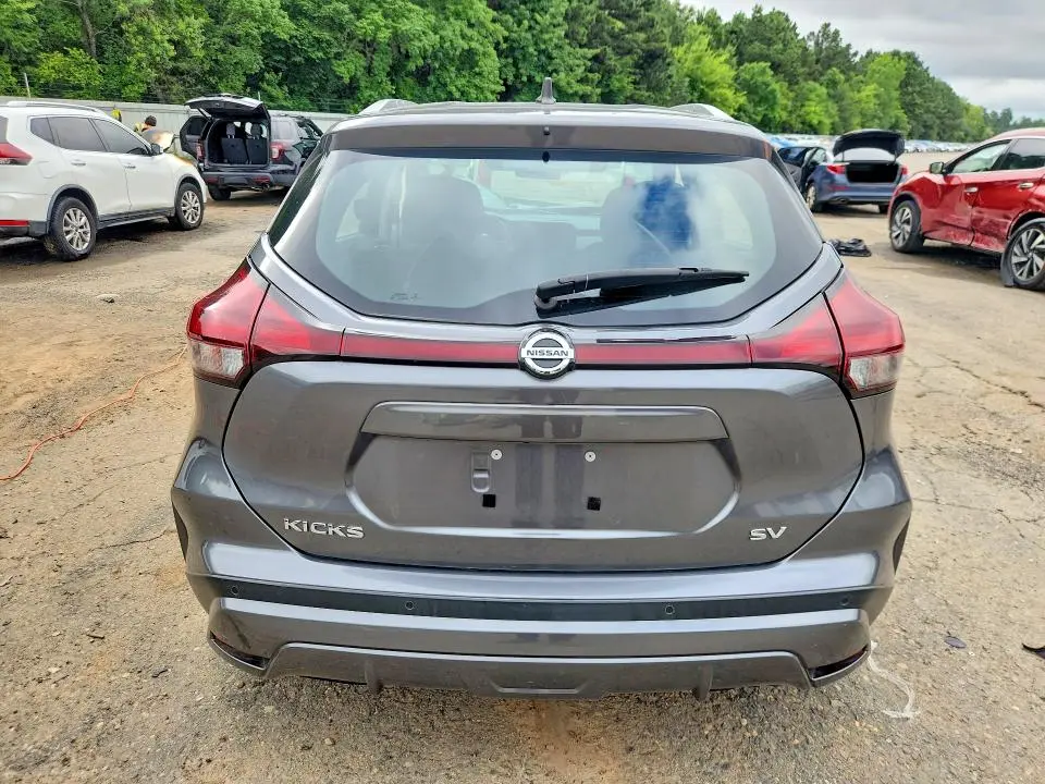 2021 NISSAN KICKS SV  