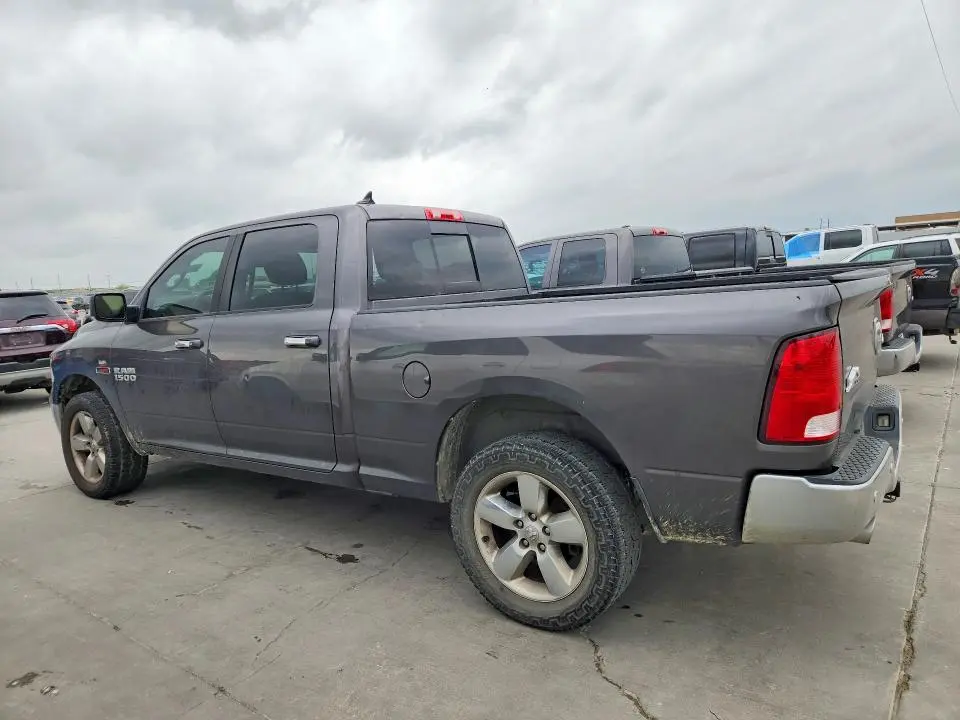 2016 RAM 1500 SLT  