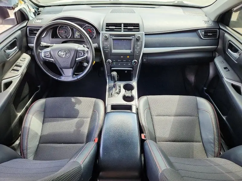 2016 TOYOTA CAMRY SE  