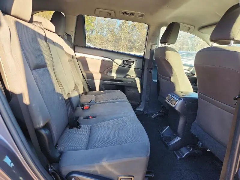 2019 TOYOTA HIGHLANDER LE  