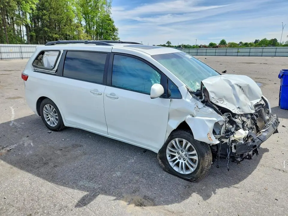 2015 TOYOTA SIENNA XLE PREMIUM 8-PASSENGER  