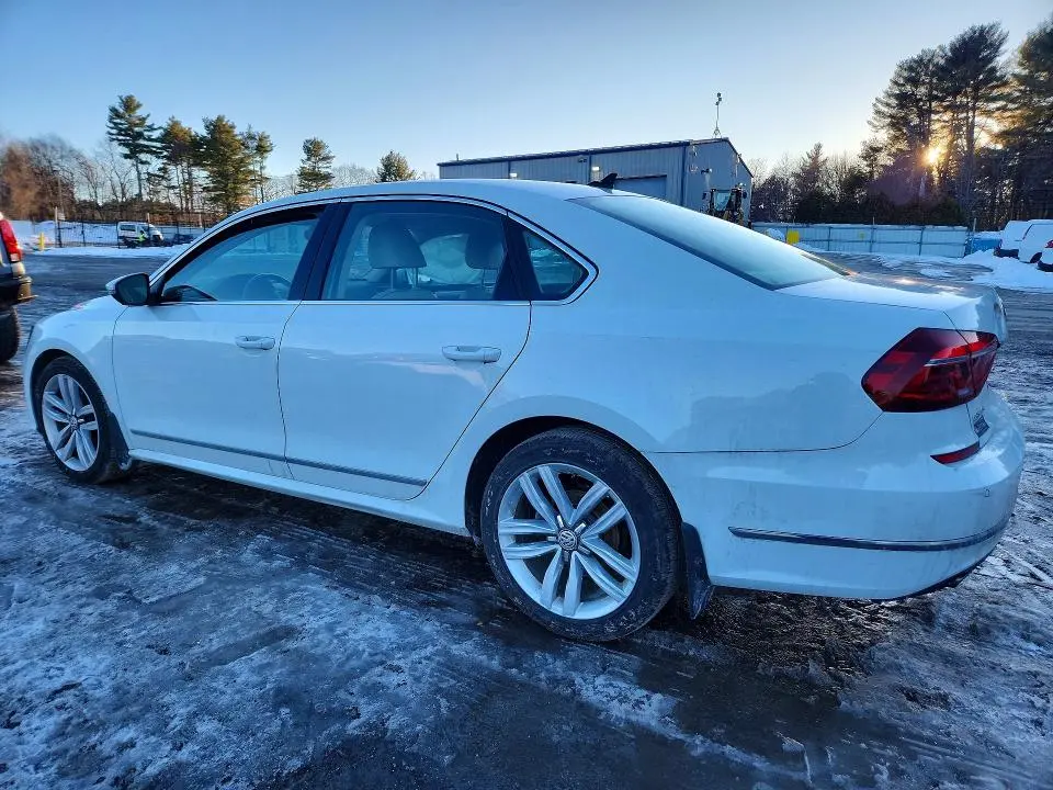 2017 VOLKSWAGEN PASSAT SE  