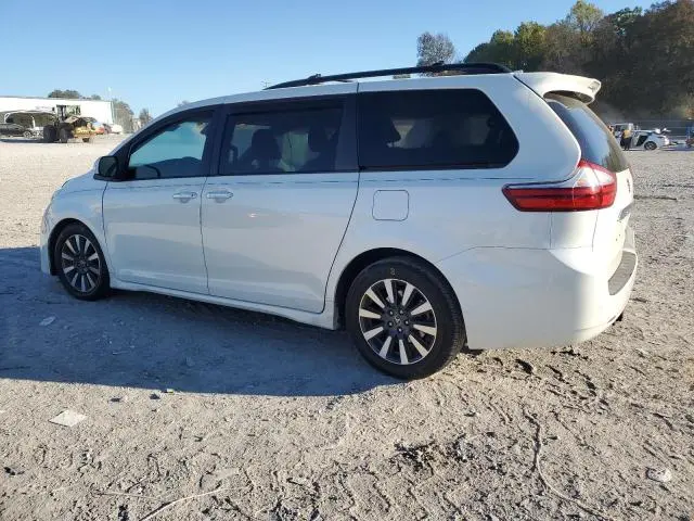 2019 TOYOTA SIENNA XLE