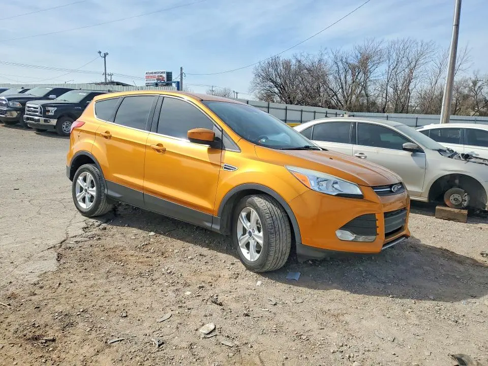2016 FORD ESCAPE SE  