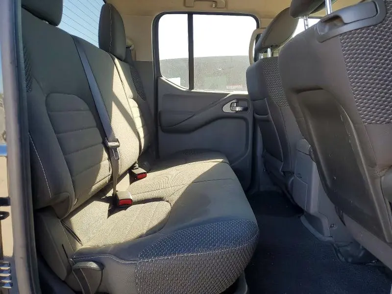 2013 NISSAN FRONTIER S  