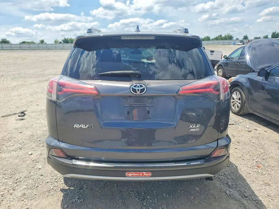 2018 TOYOTA RAV4 XLE  