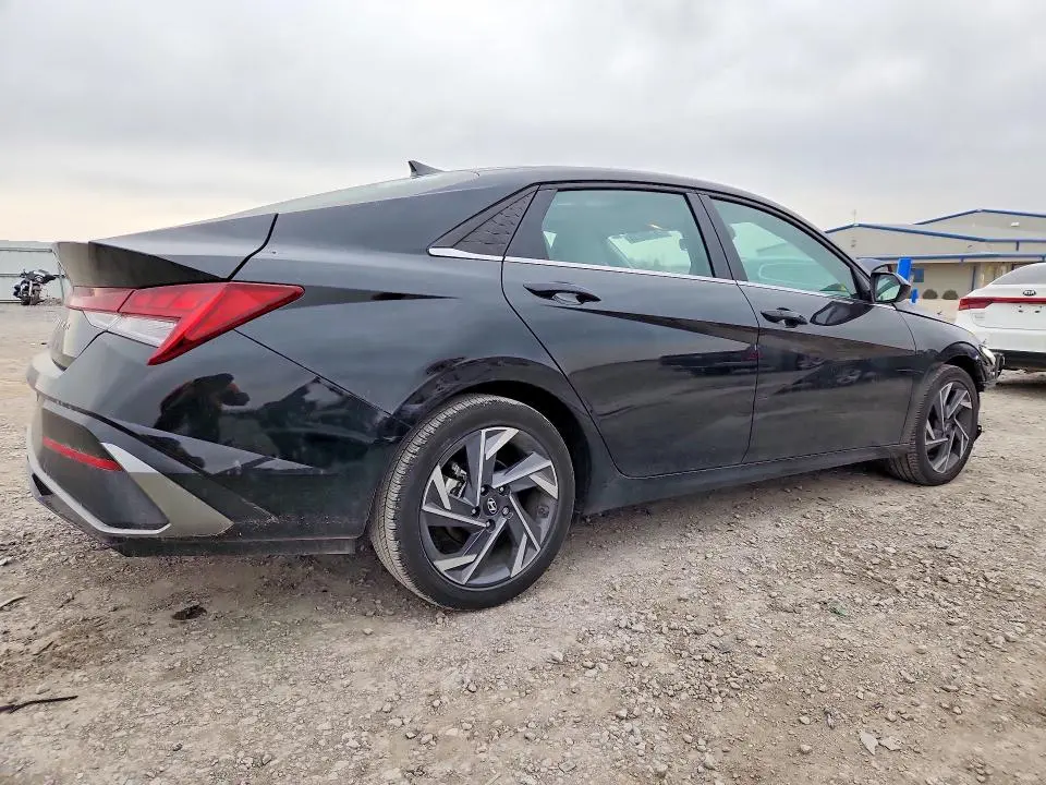 2025 HYUNDAI ELANTRA SEL  