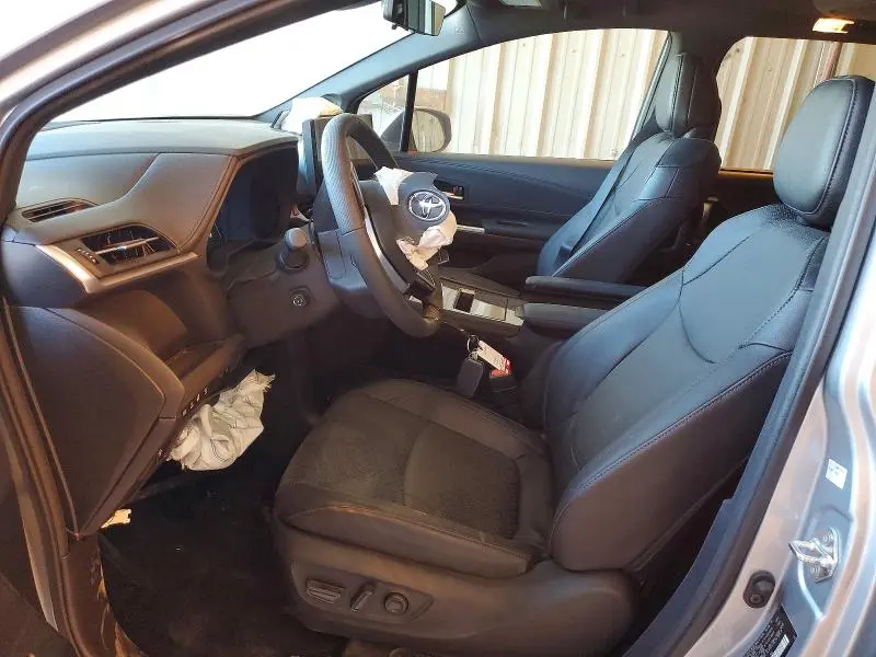 2025 TOYOTA SIENNA LIMITED  