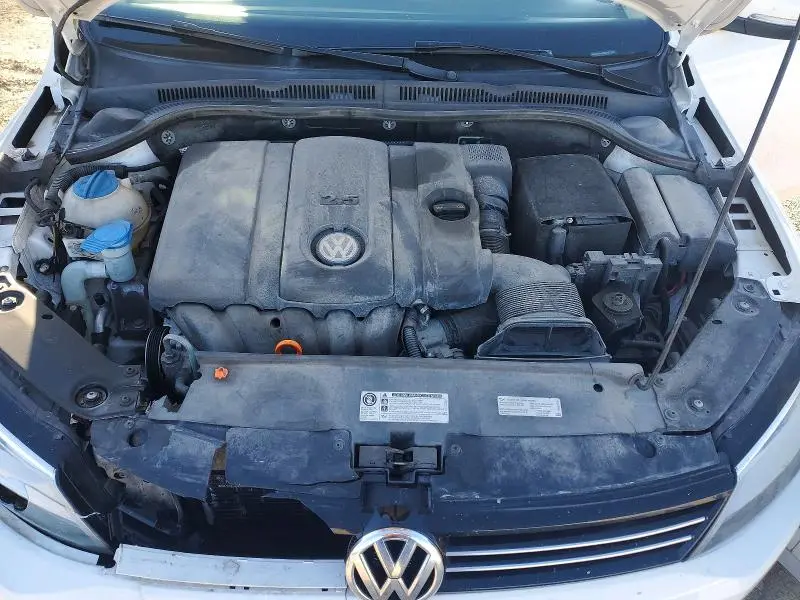 2013 VOLKSWAGEN JETTA SE  