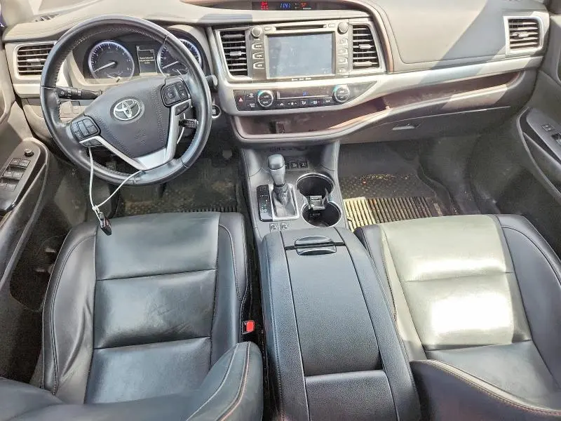 2019 TOYOTA HIGHLANDER XLE  