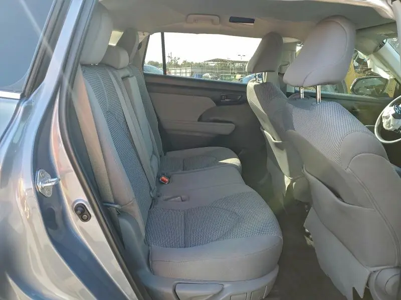 2024 TOYOTA HIGHLANDER LE  