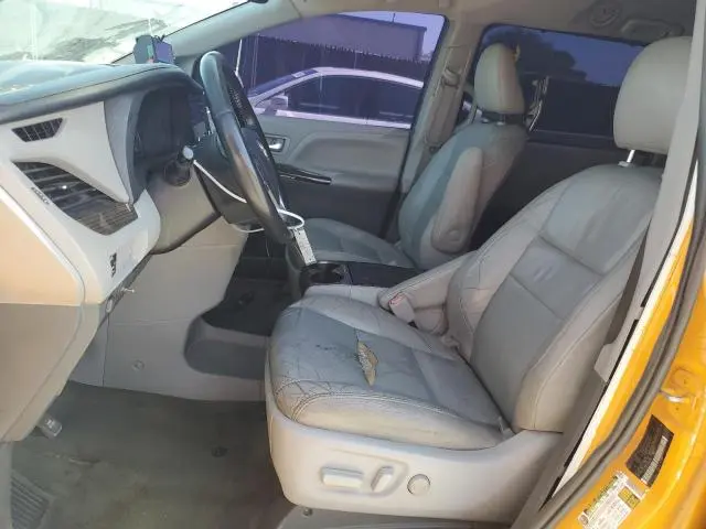 2018 TOYOTA SIENNA XLE  
