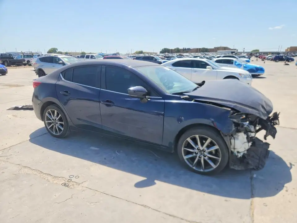 2018 MAZDA 3 TOURING  