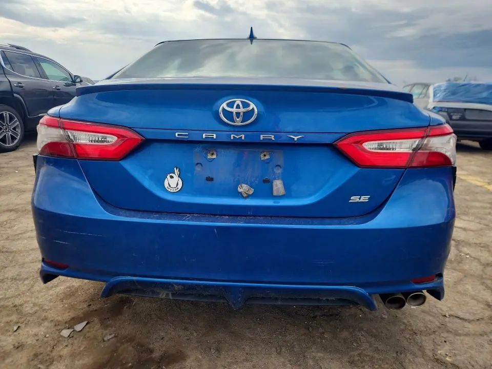 2019 TOYOTA CAMRY SE  