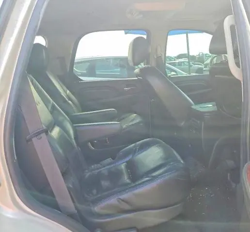 2011 CADILLAC ESCALADE LUXURY  
