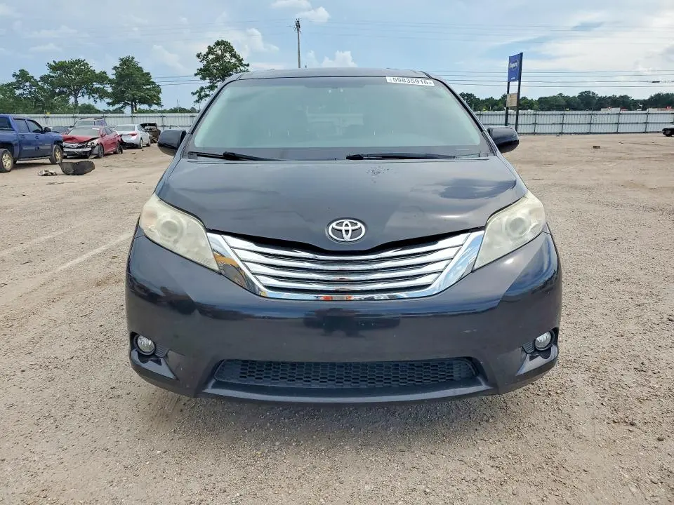 2015 TOYOTA SIENNA XLE 8-PASSENGER  