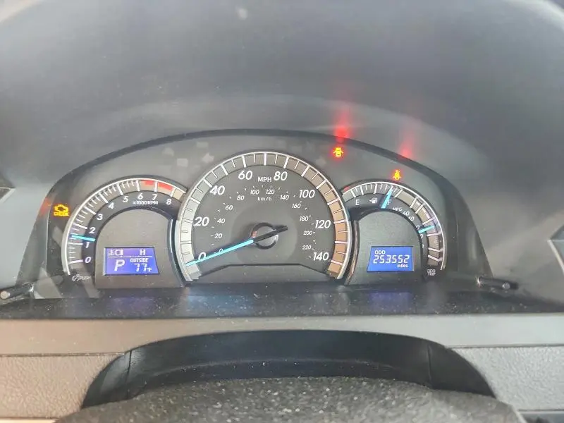 2014 TOYOTA CAMRY SE  