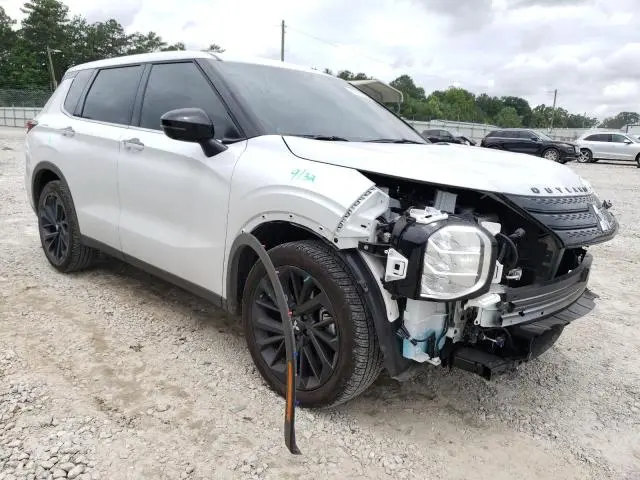 2024 MITSUBISHI OUTLANDER SE  