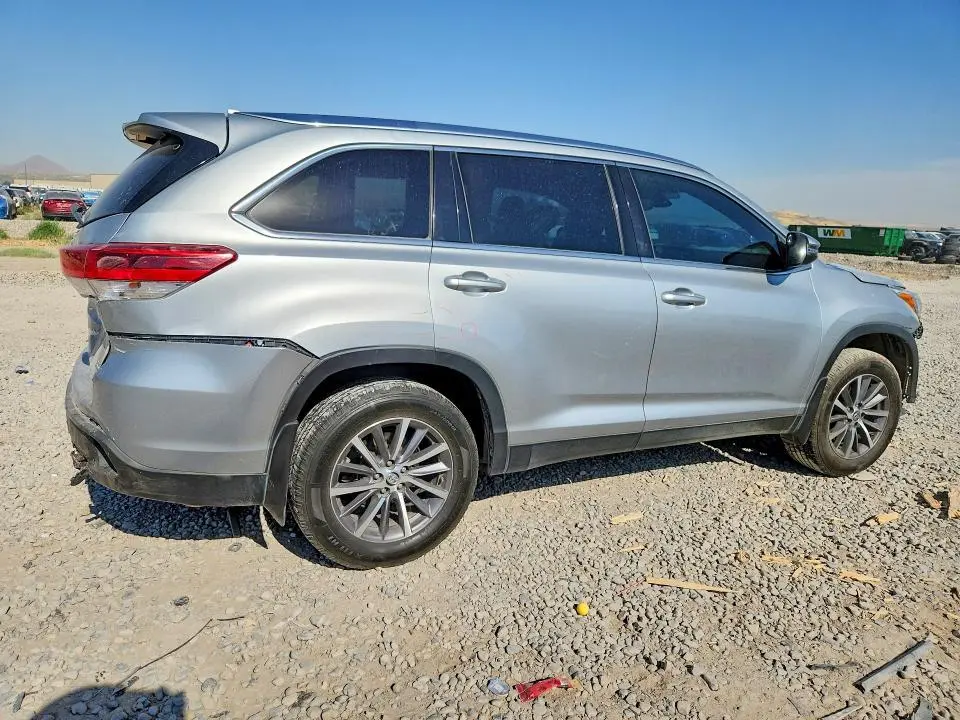 2019 TOYOTA HIGHLANDER XLE  