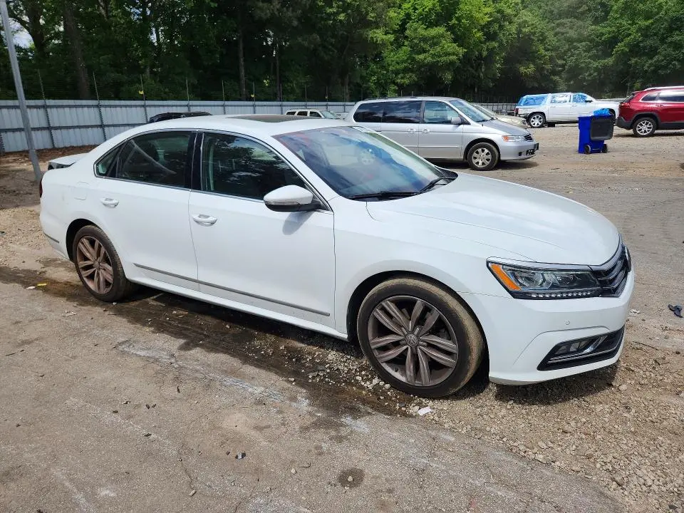 2017 VOLKSWAGEN PASSAT SE  