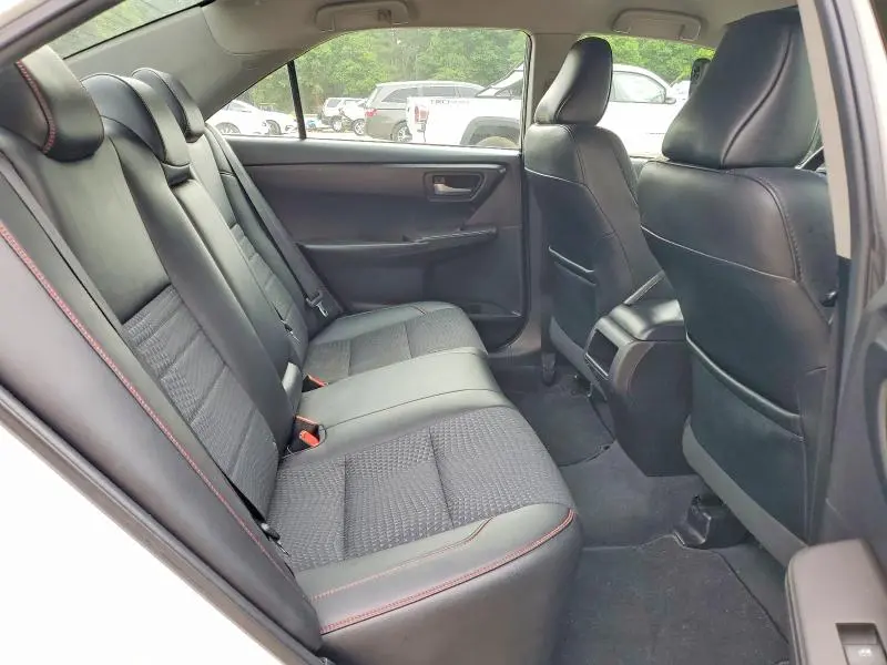 2015 TOYOTA CAMRY SE  