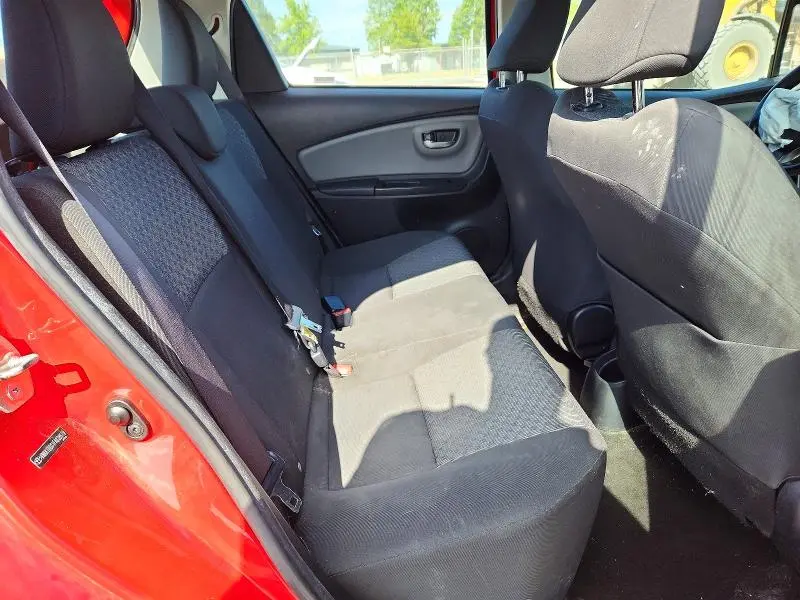 2015 TOYOTA YARIS 5-DOOR LE  
