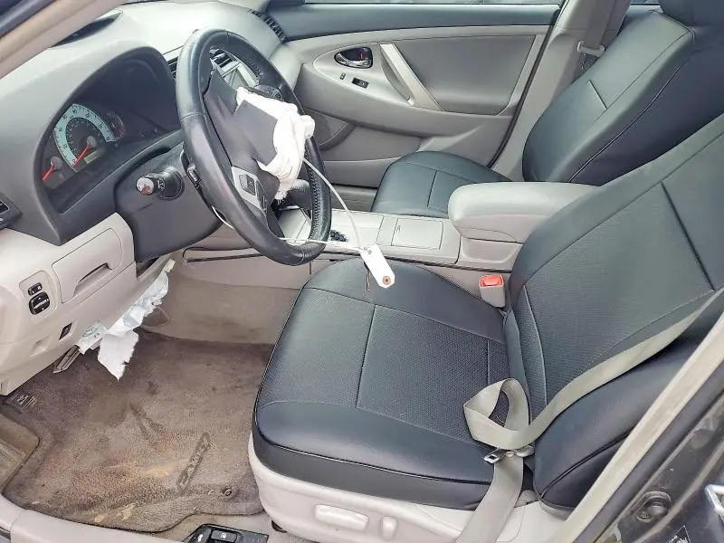 2011 TOYOTA CAMRY SE  