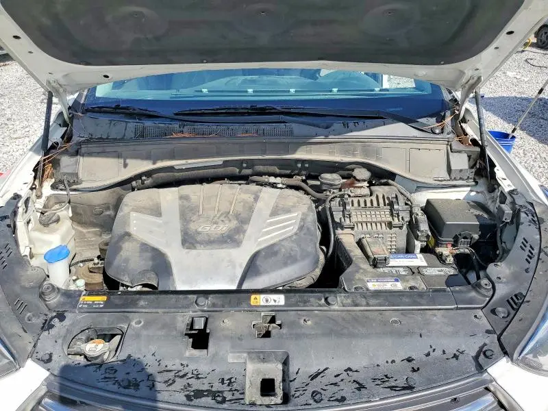 2018 HYUNDAI SANTA FE SE  