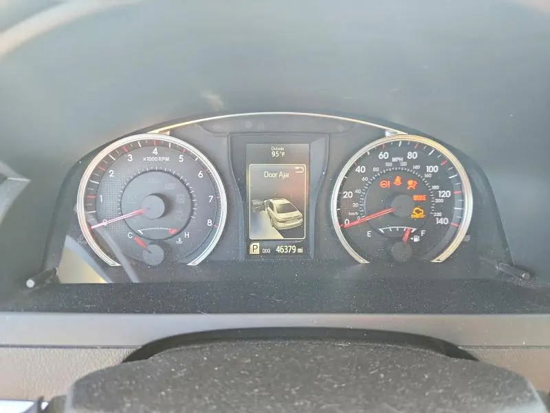2016 TOYOTA CAMRY SE  