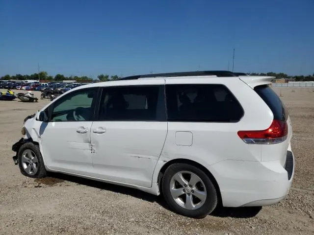 2012 TOYOTA SIENNA LE  