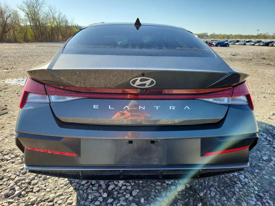 2024 HYUNDAI ELANTRA SEL  