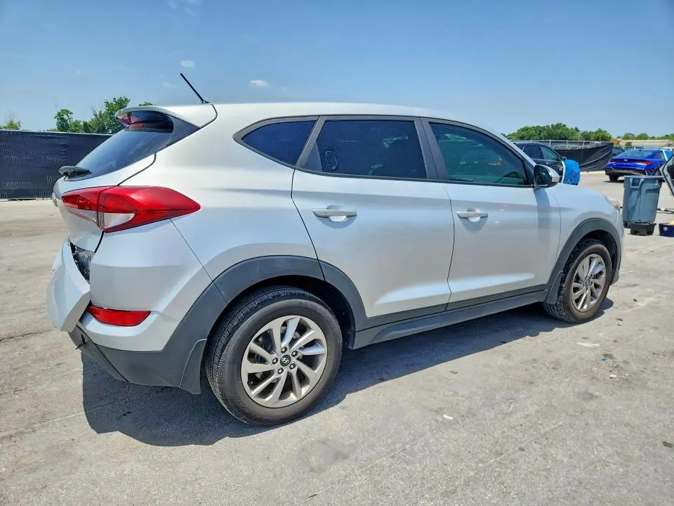 2018 HYUNDAI TUCSON SE  