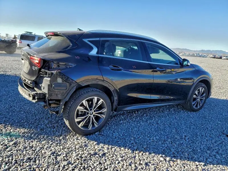 2017 INFINITI QX30 BASE  