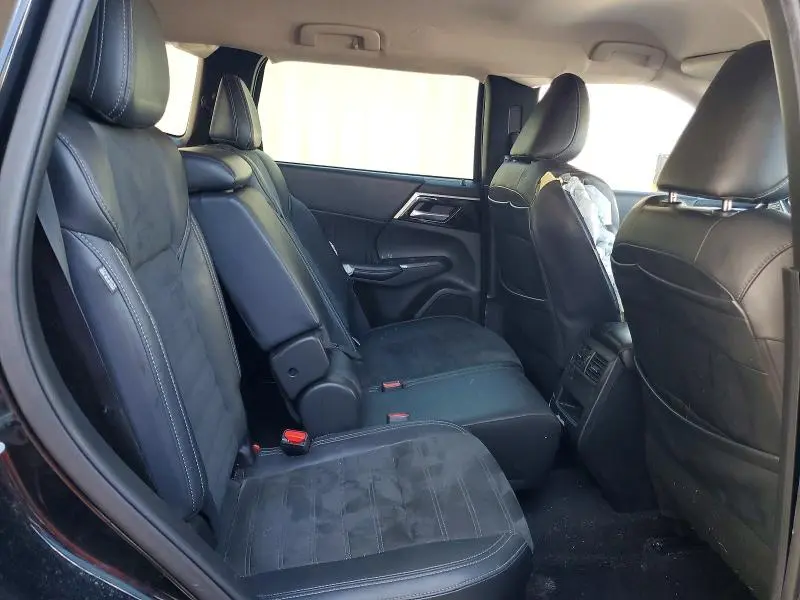 2022 MITSUBISHI OUTLANDER SE  