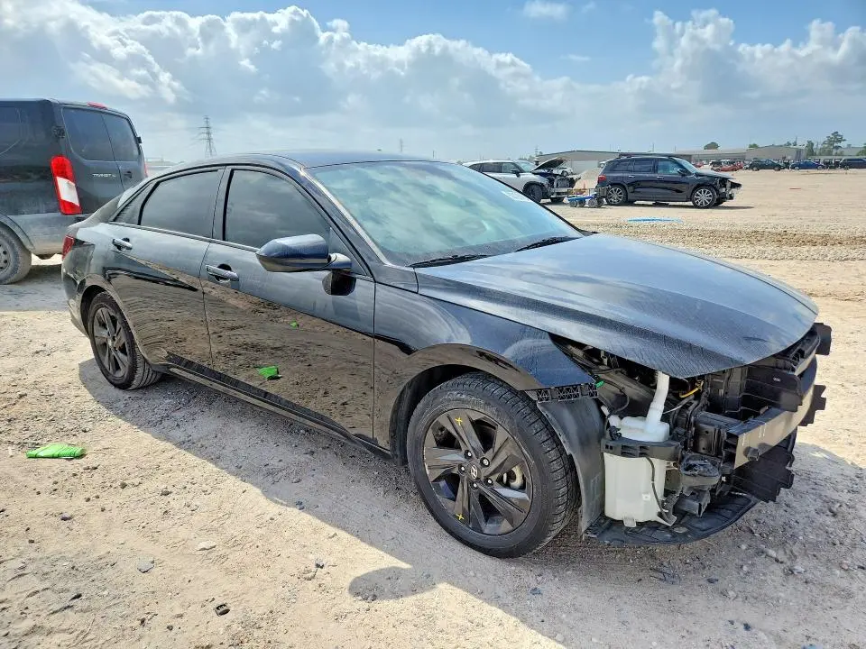 2022 HYUNDAI ELANTRA   