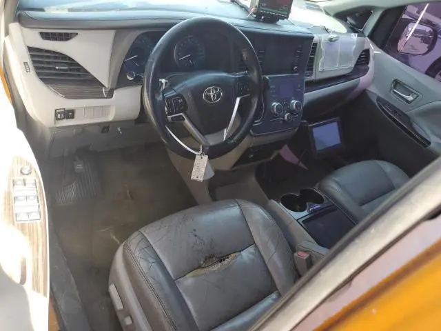 2018 TOYOTA SIENNA XLE  