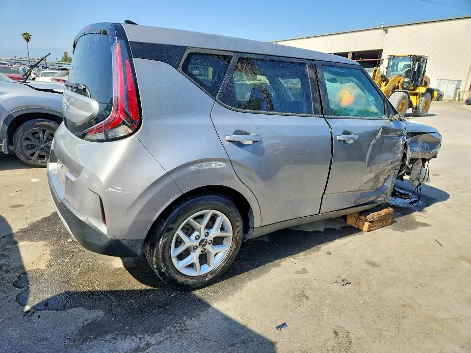 2023 KIA SOUL LX  