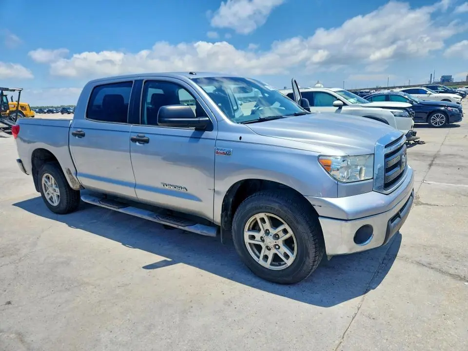 2013 TOYOTA TUNDRA CREWMAX SR5  