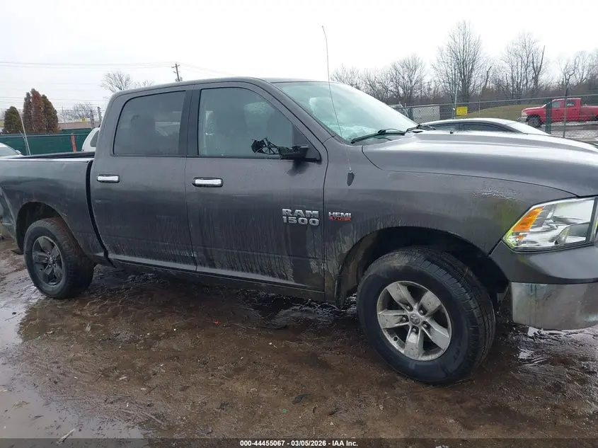 2017 RAM 1500 SLT  4X4 5'7 BOX