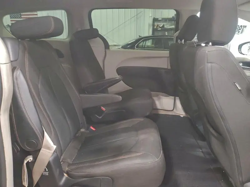 2017 CHRYSLER PACIFICA LX  