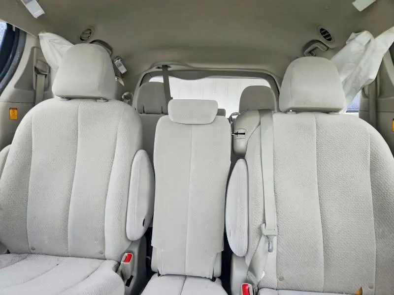 2013 TOYOTA SIENNA LE  
