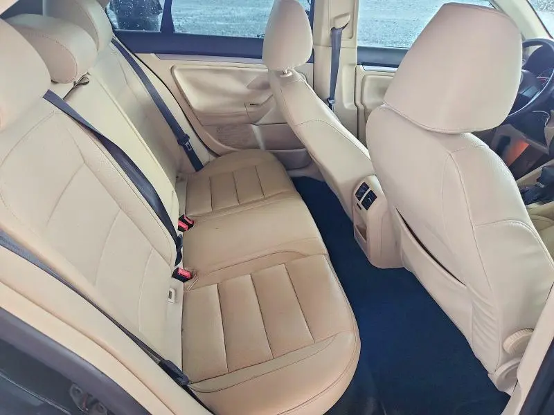 2010 VOLKSWAGEN JETTA SE  
