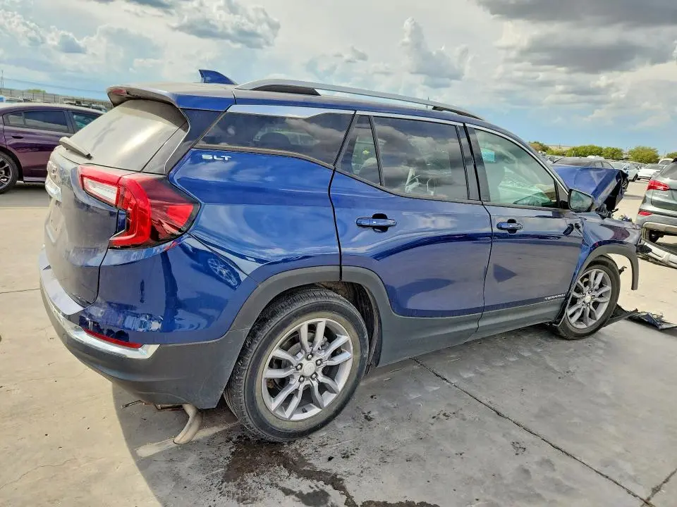 2022 GMC TERRAIN SLT  