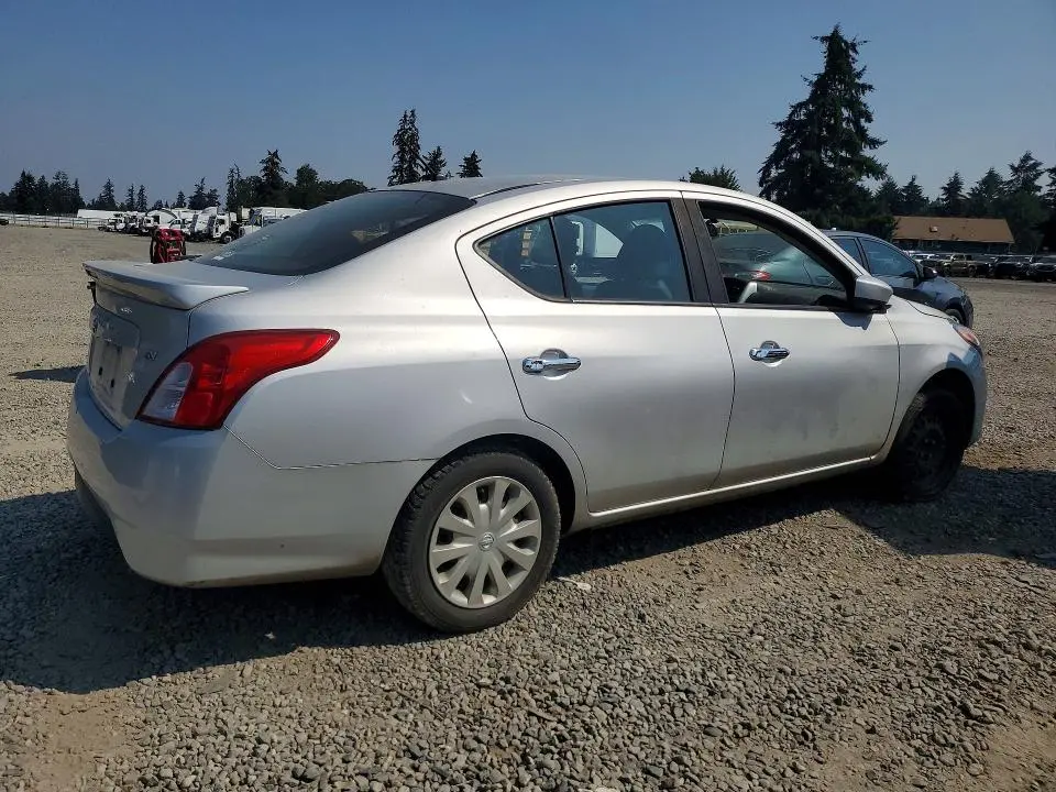 2019 NISSAN VERSA SV  